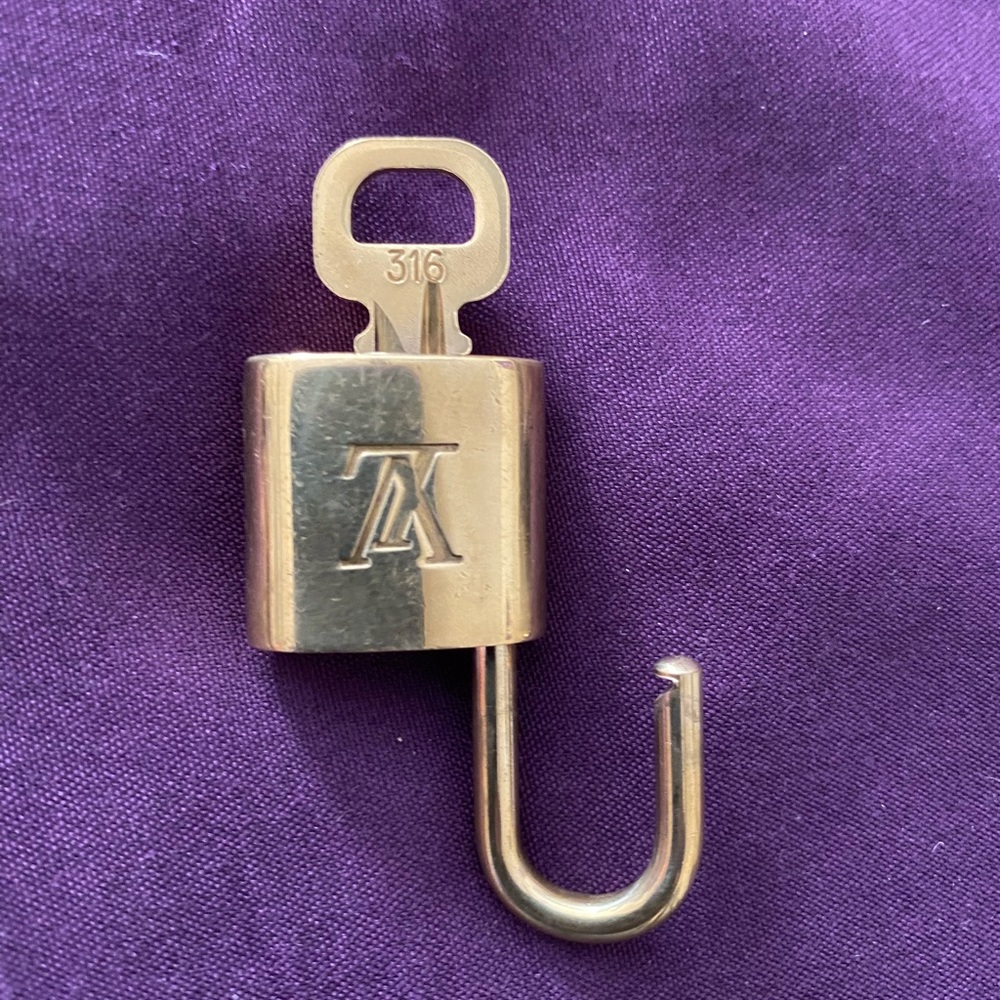 LV Brass Lock & Key #316